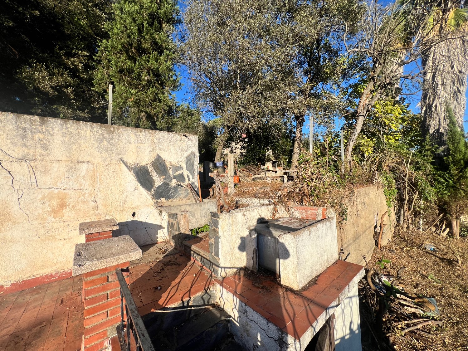 Garatge a la venda en parcel·la urbana i edificable amb aigua i llum