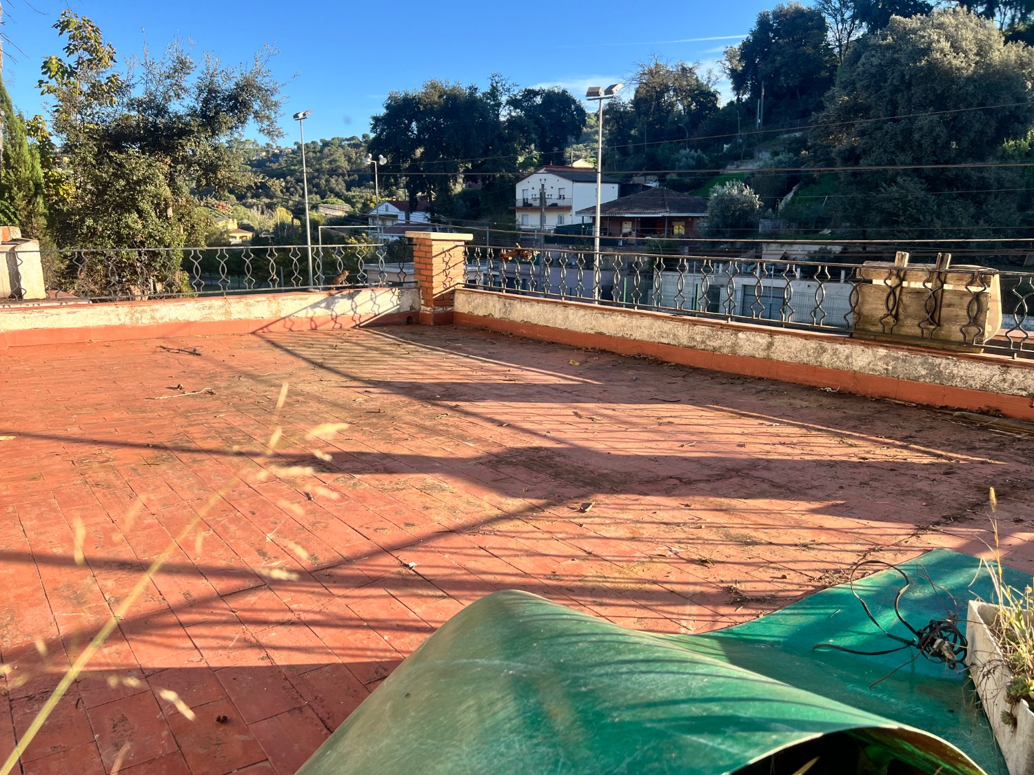 Garatge a la venda en parcel·la urbana i edificable amb aigua i llum