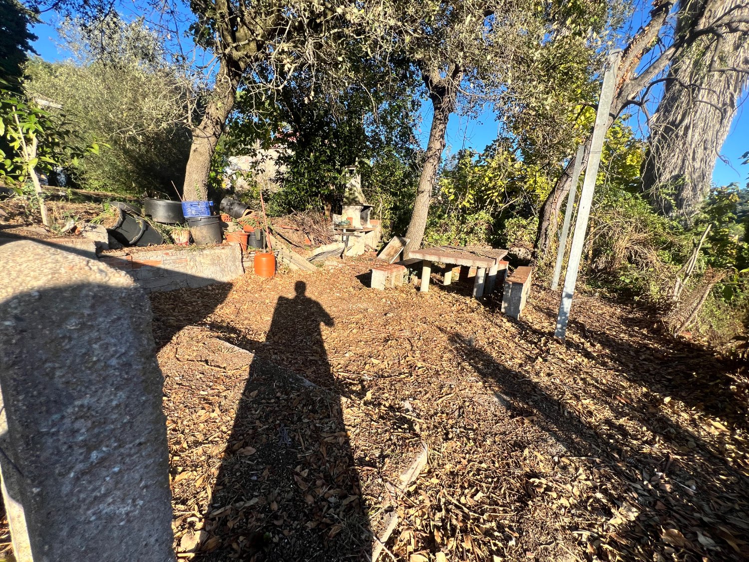 Garage for sale on an urban and buildable plot with water and electricity