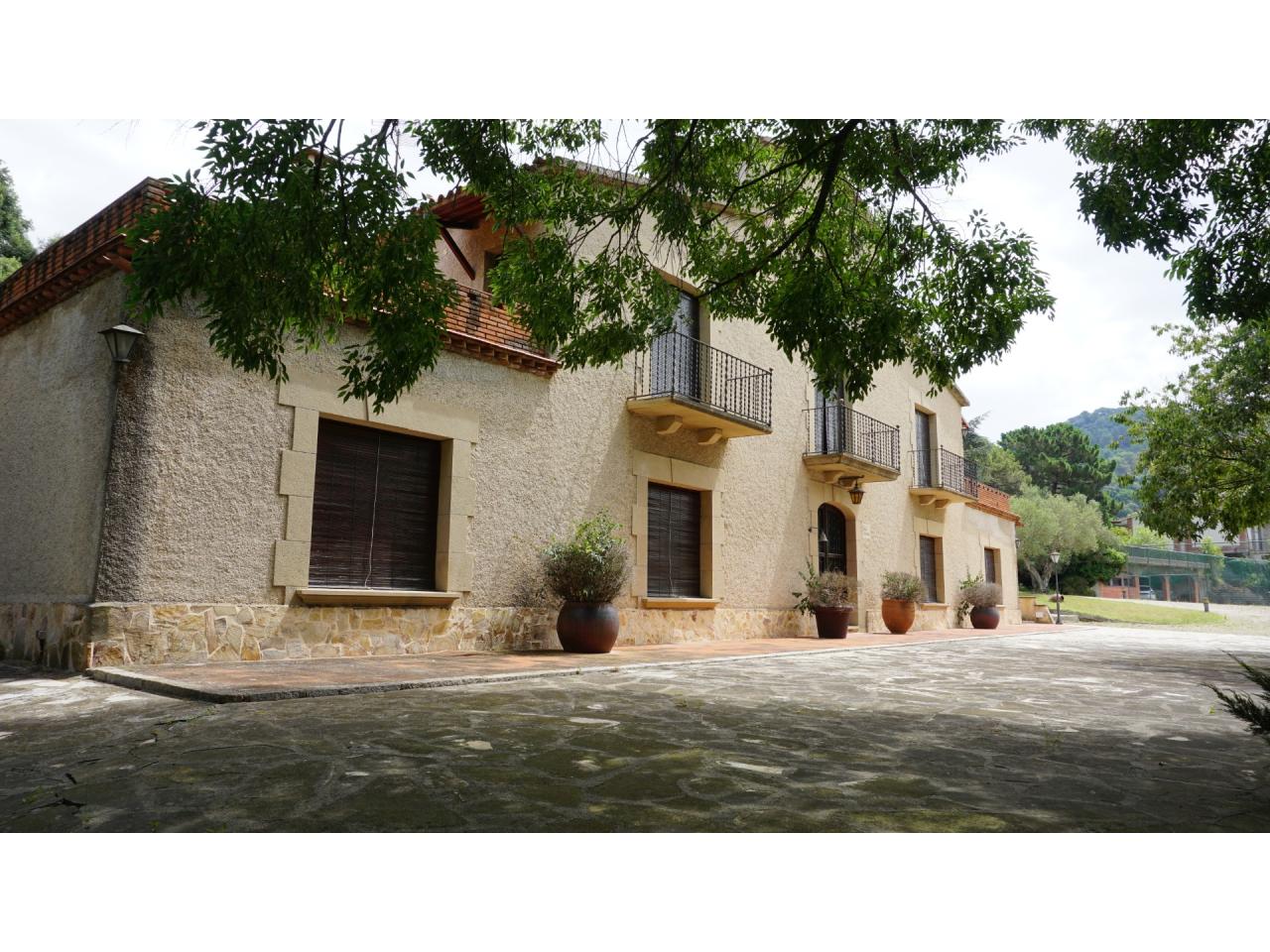 Catalan farmhouse in La Roca del Vallés