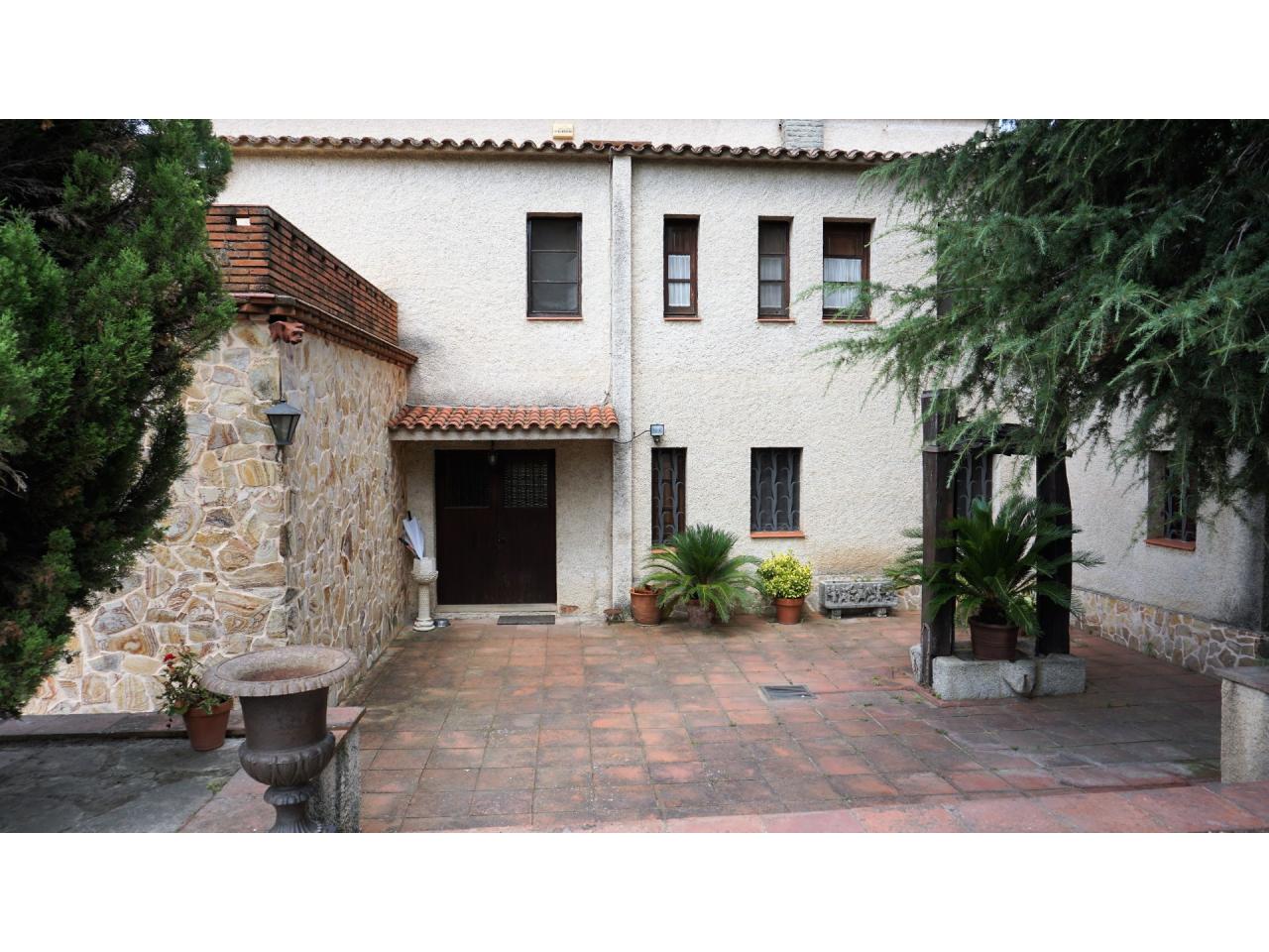 Catalan farmhouse in La Roca del Vallés