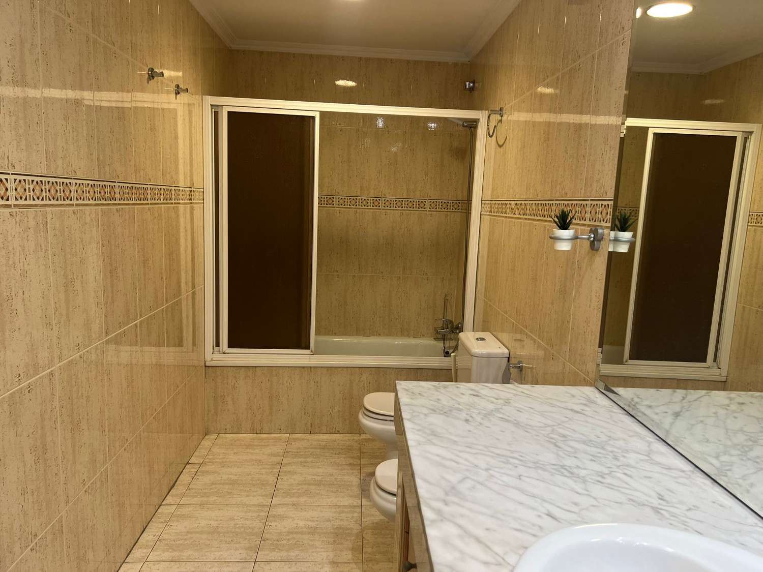 Venta de piso de 4 habitaciones en Santa Perpetua de Mogoda