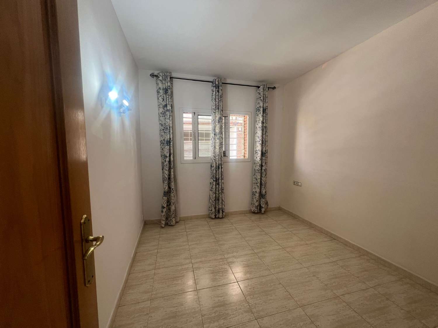 Venta de piso de 4 habitaciones en Santa Perpetua de Mogoda