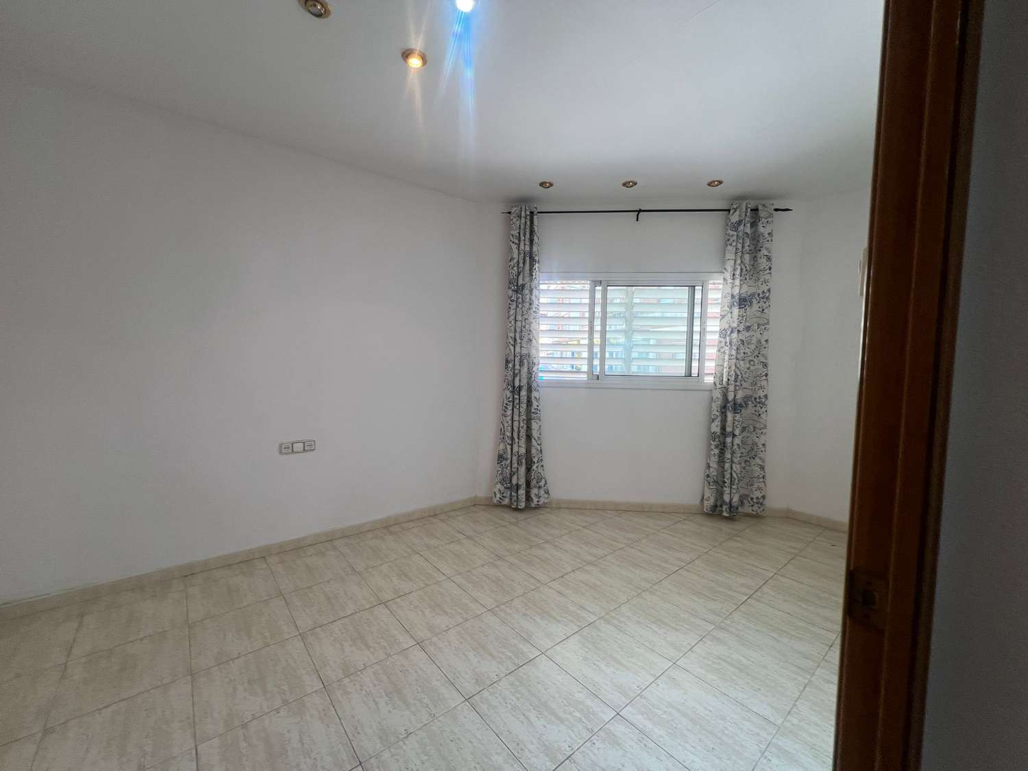 Venta de piso de 4 habitaciones en Santa Perpetua de Mogoda