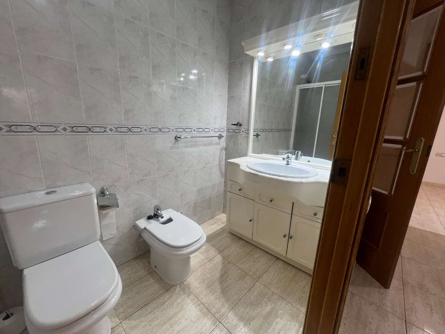 Venta de piso de 4 habitaciones en Santa Perpetua de Mogoda