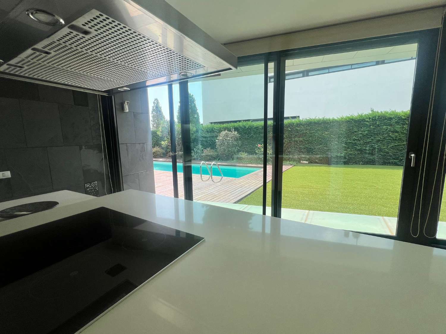 Moderna casa de lujo con vistas al mar en Premià de Dalt – a solo 20 minutos de Barcelona