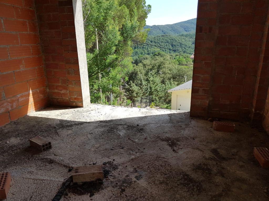 Venta de suelo con obra sin finalizar